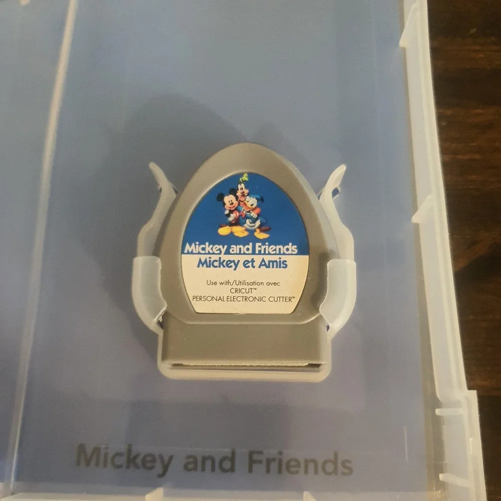 Disney Mickey Friends Cricut Cartridge with‎ Overlay Manual 290382 Scrapbooking